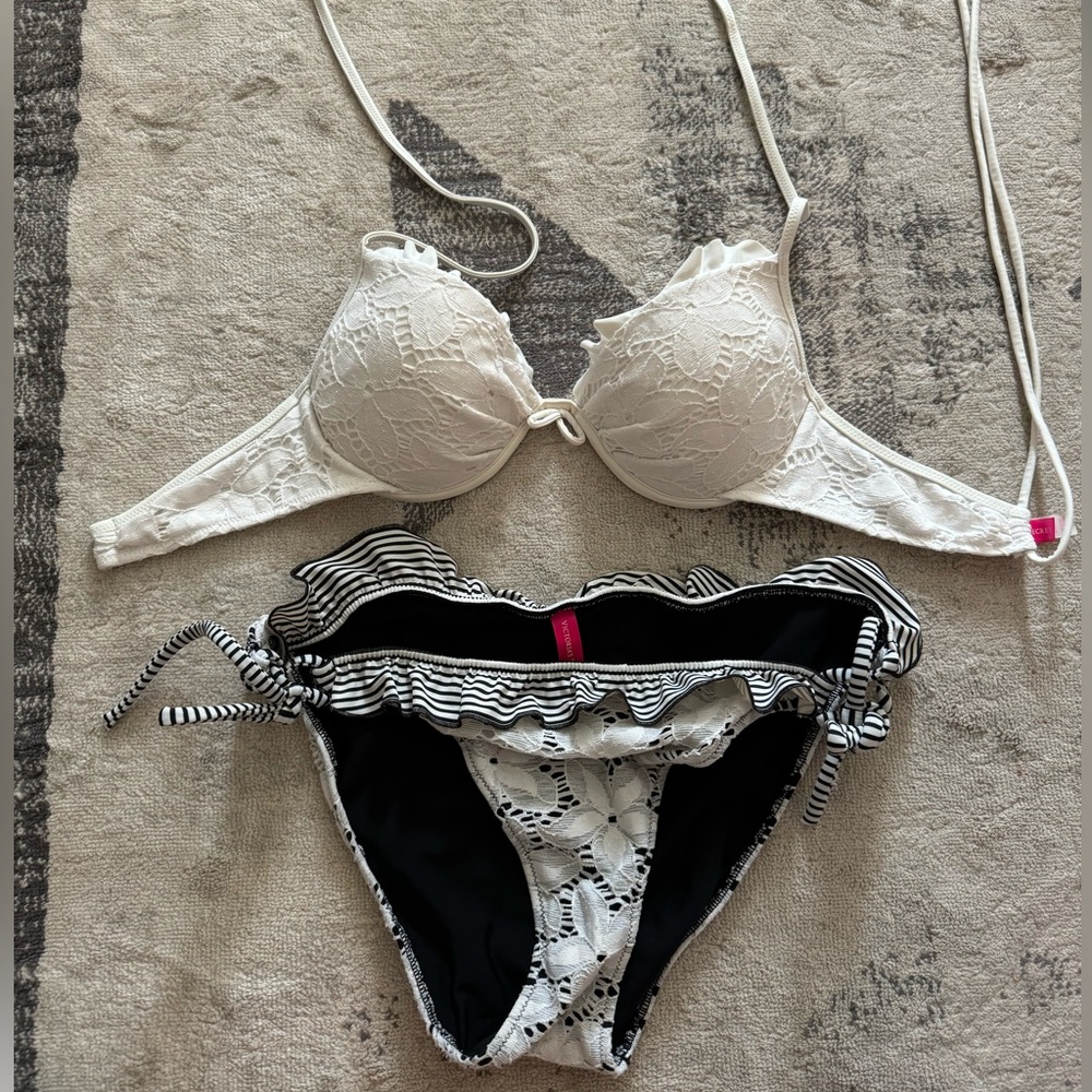 Cutesy ruffle lace bikini